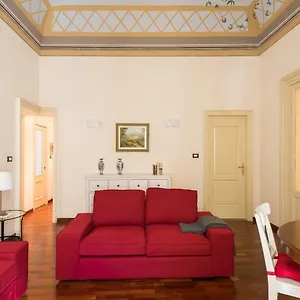 https://alla-corte-del-xix-secolo.taorminaitalyhotels.com